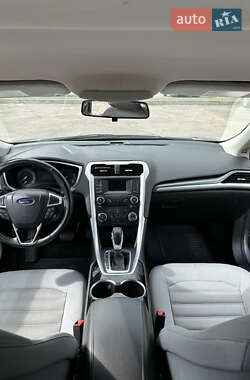 Седан Ford Fusion 2013 в 