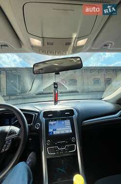 Седан Ford Fusion 2017 в 
