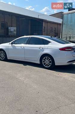 Седан Ford Fusion 2017 в 