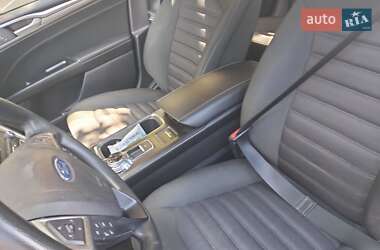 Седан Ford Fusion 2017 в 