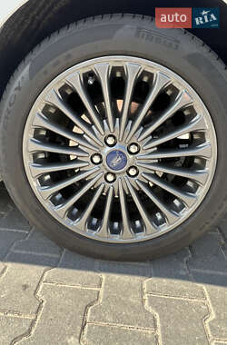 Седан Ford Fusion 2013 в 