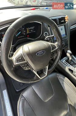 Седан Ford Fusion 2013 в 