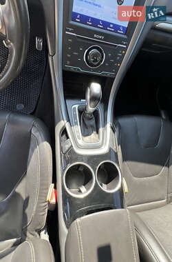 Седан Ford Fusion 2013 в 