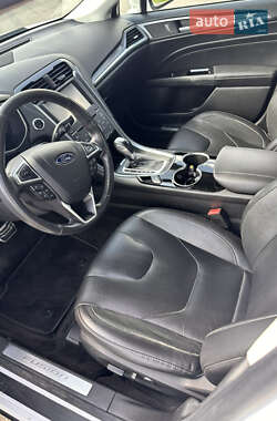 Седан Ford Fusion 2015 в 