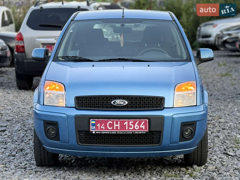 Хэтчбек Ford Fusion 2011 в 