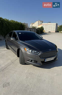 Седан Ford Fusion 2015 в 