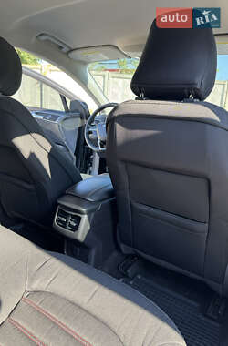 Седан Ford Fusion 2015 в 