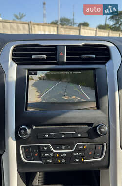 Седан Ford Fusion 2015 в 
