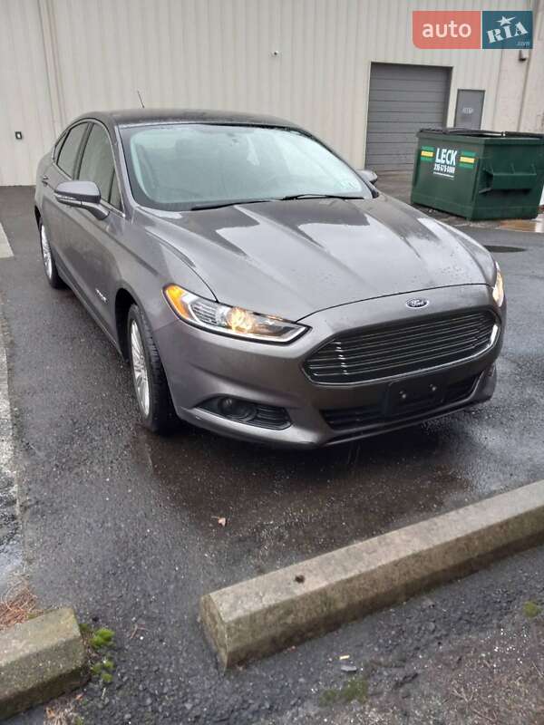 Седан Ford Fusion 2014 в 