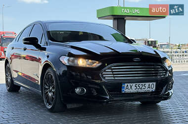 Седан Ford Fusion 2015 в 