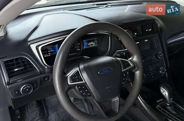 Седан Ford Fusion 2015 в 