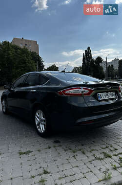 Седан Ford Fusion 2015 в 