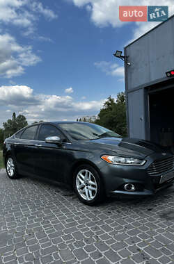 Седан Ford Fusion 2015 в 