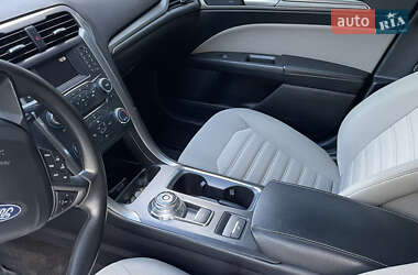 Седан Ford Fusion 2016 в 