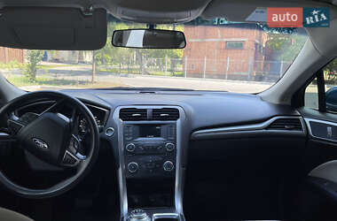 Седан Ford Fusion 2016 в 