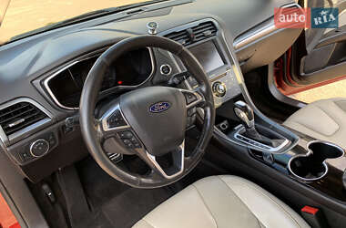 Седан Ford Fusion 2013 в 