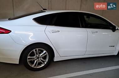 Седан Ford Fusion 2017 в 