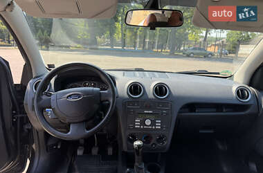 Хэтчбек Ford Fusion 2011 в 