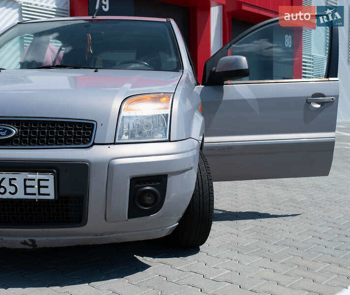Хэтчбек Ford Fusion 2011 в Львове