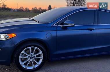 Седан Ford Fusion 2018 в 