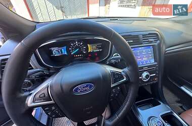 Седан Ford Fusion 2018 в 