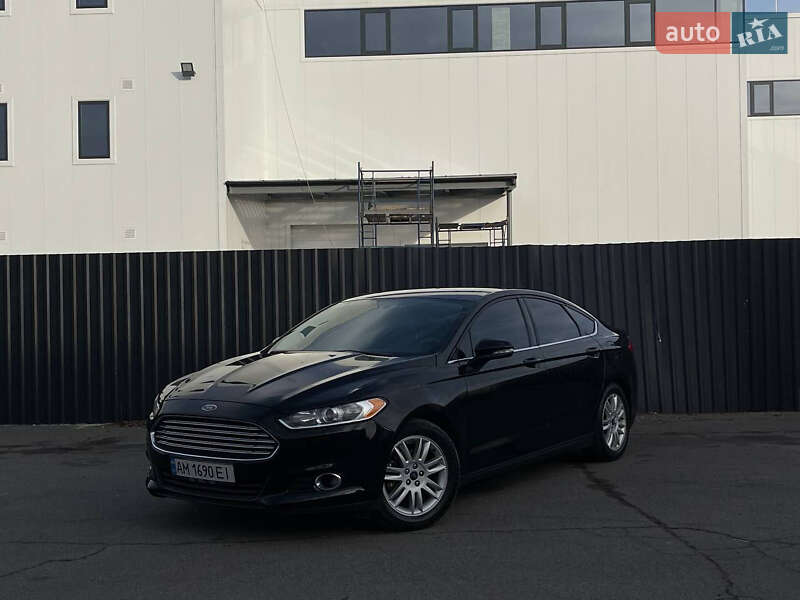 Седан Ford Fusion 2015 в 