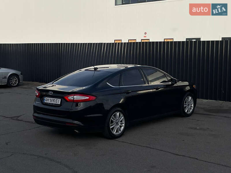 Седан Ford Fusion 2015 в Львові