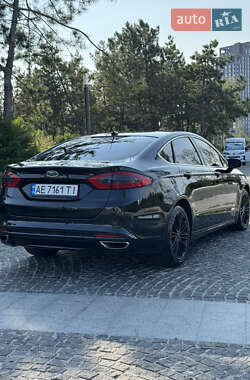 Седан Ford Fusion 2013 в 