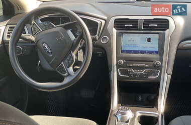 Седан Ford Fusion 2017 в 