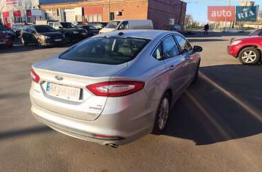 Седан Ford Fusion 2016 в 