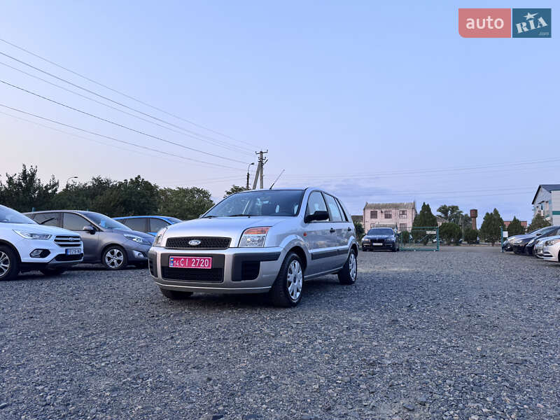 Хэтчбек Ford Fusion 2008 в 