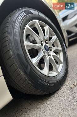 Седан Ford Fusion 2017 в 