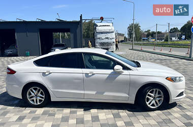 Седан Ford Fusion 2015 в 