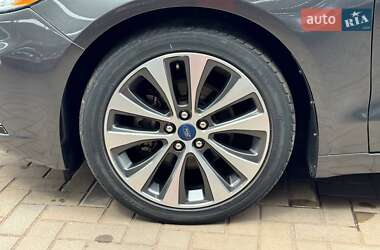 Седан Ford Fusion 2019 в 