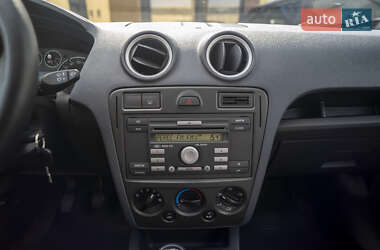 Хэтчбек Ford Fusion 2009 в 