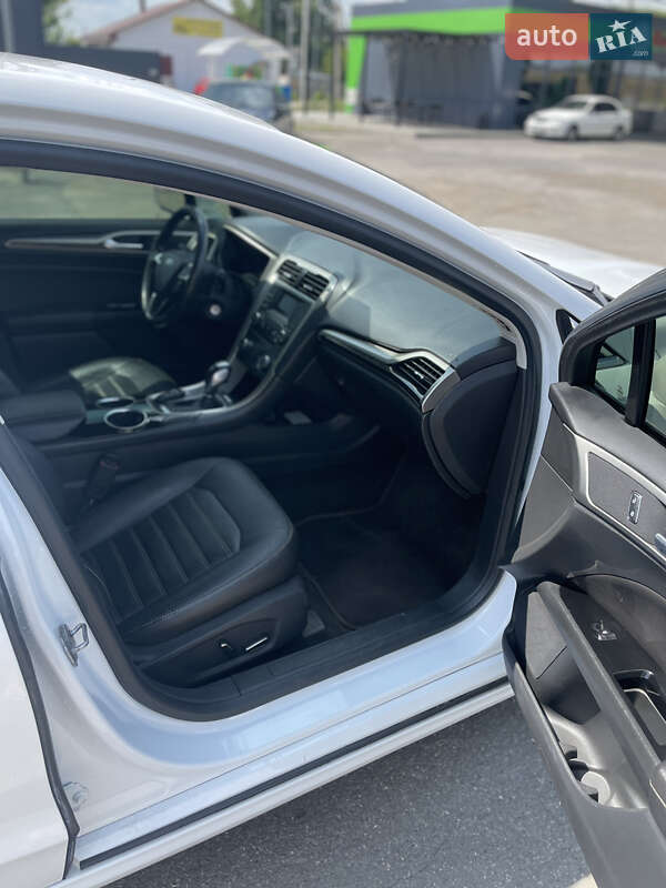 Седан Ford Fusion 2013 в Кривом Роге