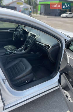 Седан Ford Fusion 2013 в 