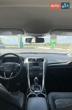 Седан Ford Fusion 2013 в 