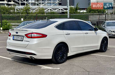 Седан Ford Fusion 2013 в 