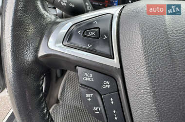 Седан Ford Fusion 2013 в 