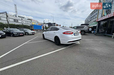 Седан Ford Fusion 2013 в 