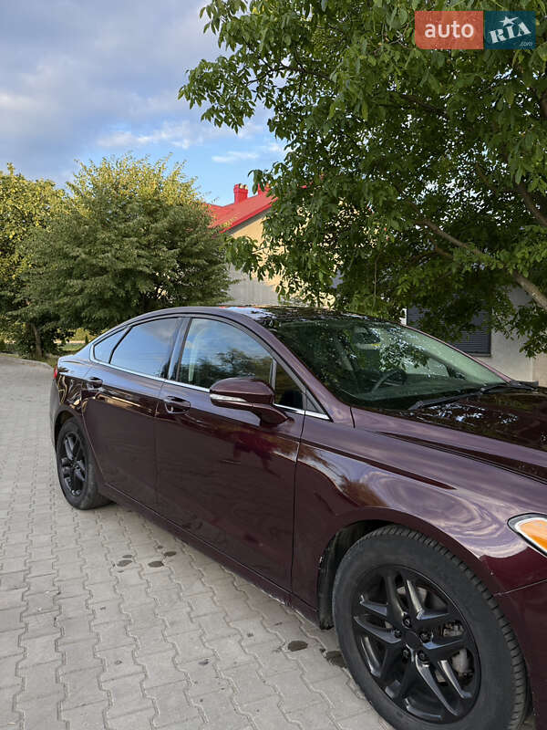 Седан Ford Fusion 2013 в Снятині