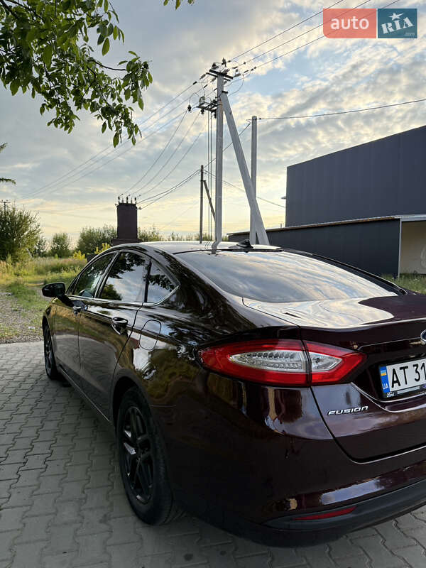 Седан Ford Fusion 2013 в Снятині