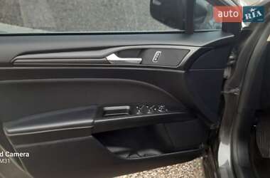 Седан Ford Fusion 2018 в 