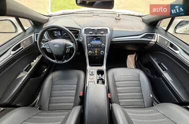 Седан Ford Fusion 2018 в 