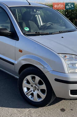 Хэтчбек Ford Fusion 2005 в 