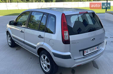 Хэтчбек Ford Fusion 2010 в 