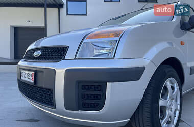 Хэтчбек Ford Fusion 2010 в 