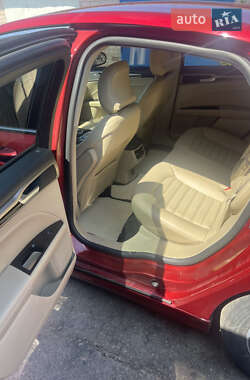 Седан Ford Fusion 2015 в 