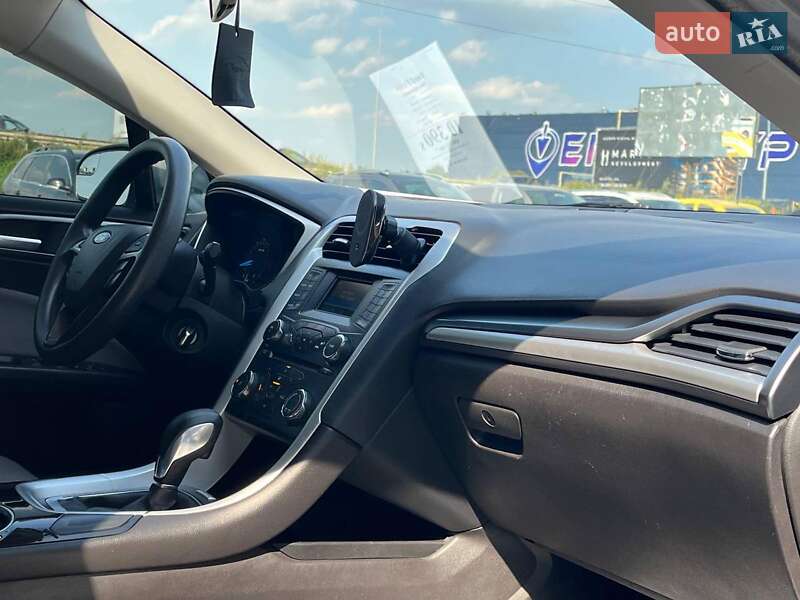 Седан Ford Fusion 2016 в Львове